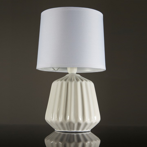 Настольная лампа декоративная Escada Allure 10219/T White